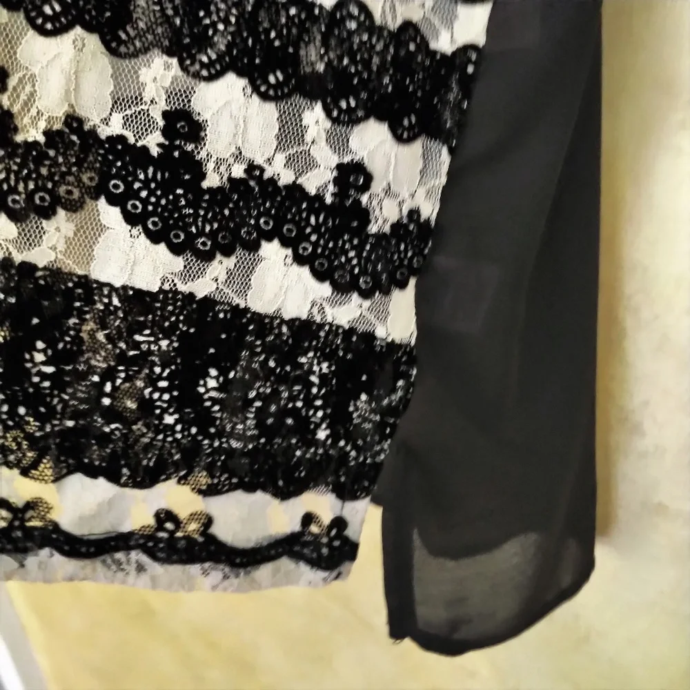 Bobeau Lace Front Top Like New M L